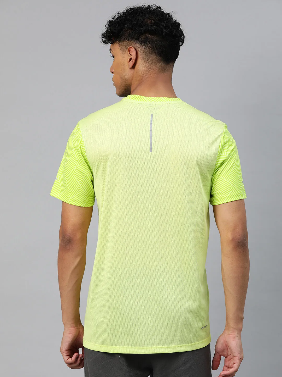 Alcis Men Green Printed Anti Static Slim Fit T-shirt