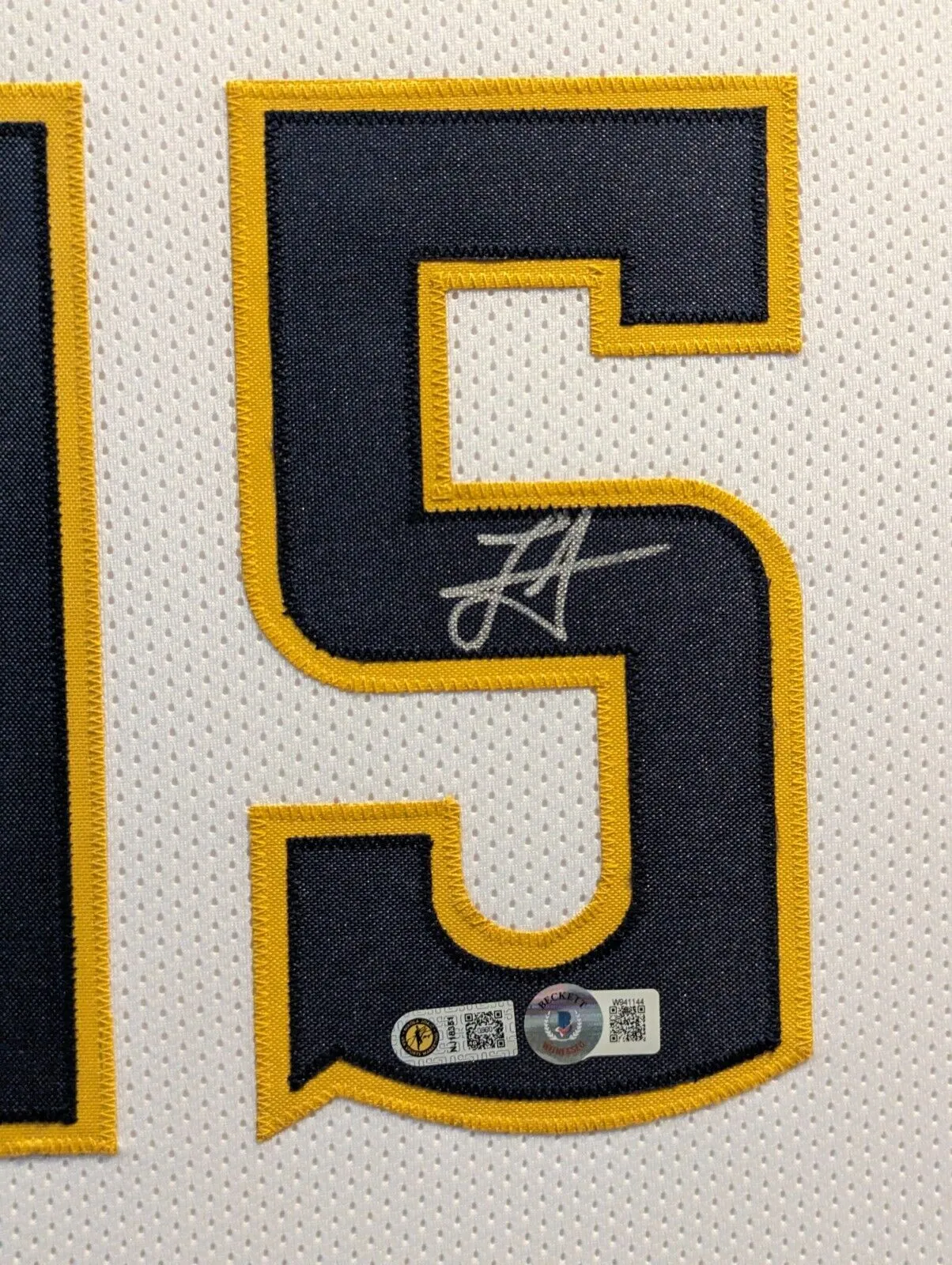 FRAMED DENVER NUGGETS NIKOLA JOKIC AUTOGRAPHED SIGNED JERSEY BECKETT HOLO