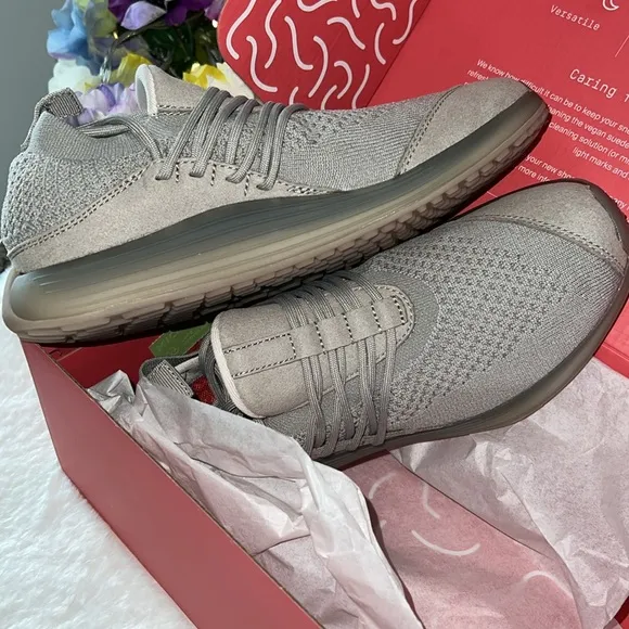 NIB Lane Eight Relay Trainer Sneaker Size 6 MSRP $150 Lunar Grey
