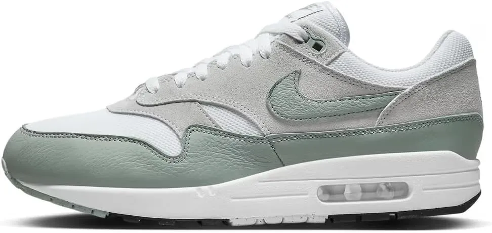 NIKE Men's Sneaker